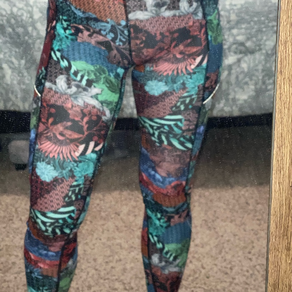 Lululemon Speed Up Tight *Full-On Luxtreme 28"
Zen Clash Multi size 2 - Picture 6 of 9